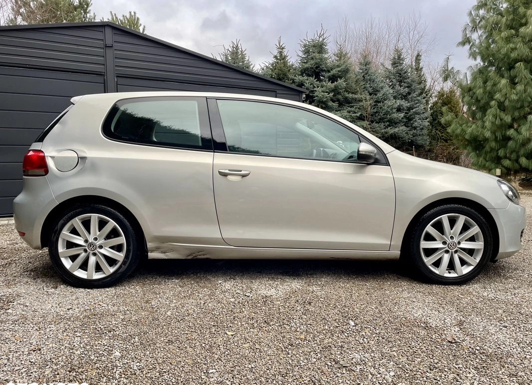 Volkswagen Golf cena 18900 przebieg: 47000, rok produkcji 2009 z Sandomierz małe 232